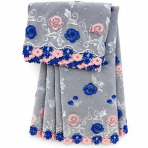 Ensemble brodé gris bleu et rose